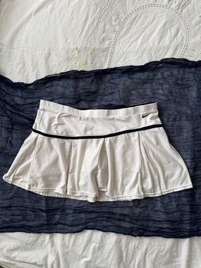 Nike White Tennis Skort with Black Trim Athleisure Mini Skirt Size L